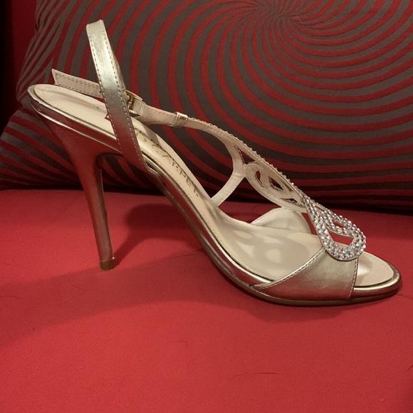 Brand new without tags leather gold  and rhinestone sandals - Picture 4 of 7